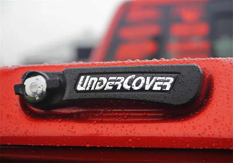 Undercover Uc2168L-Yz Elite Tonneau Cover – Low-Profile, Hard Folding Design For 2015–2020 Ford F-150 (6'7" Bed) 1